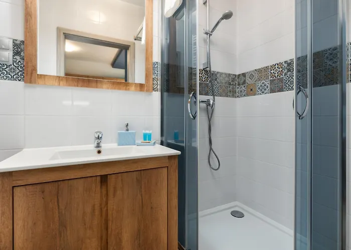 Bronowice Standard By Bookinghost