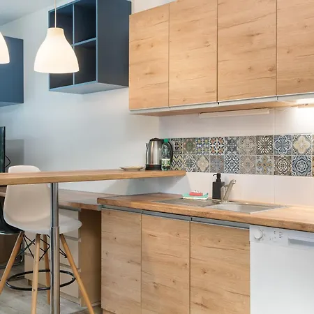 Bronowice Standard By Bookinghost