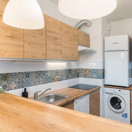 Bronowice Standard By Bookinghost