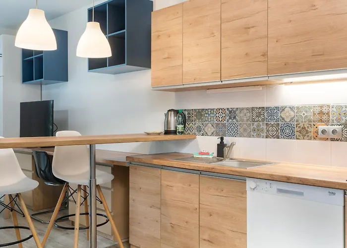 Bronowice Standard By Bookinghost